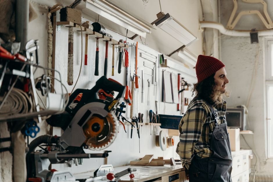 A Realistic Routine for Workbench & Small Shop Setup That Fits a Busy Life
